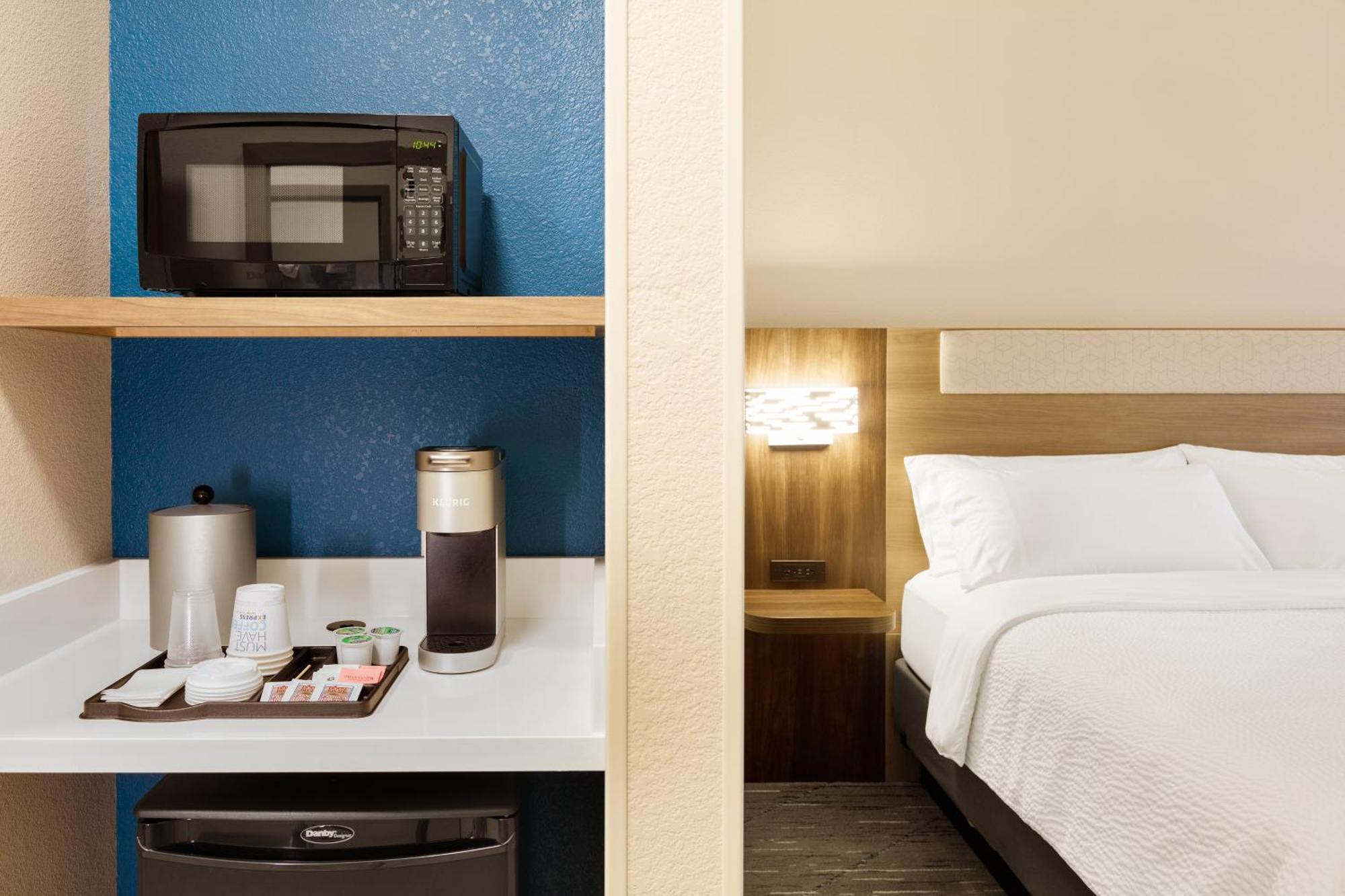 Holiday Inn Express Hotel & Suites Terre Haute By Ihg Екстер'єр фото