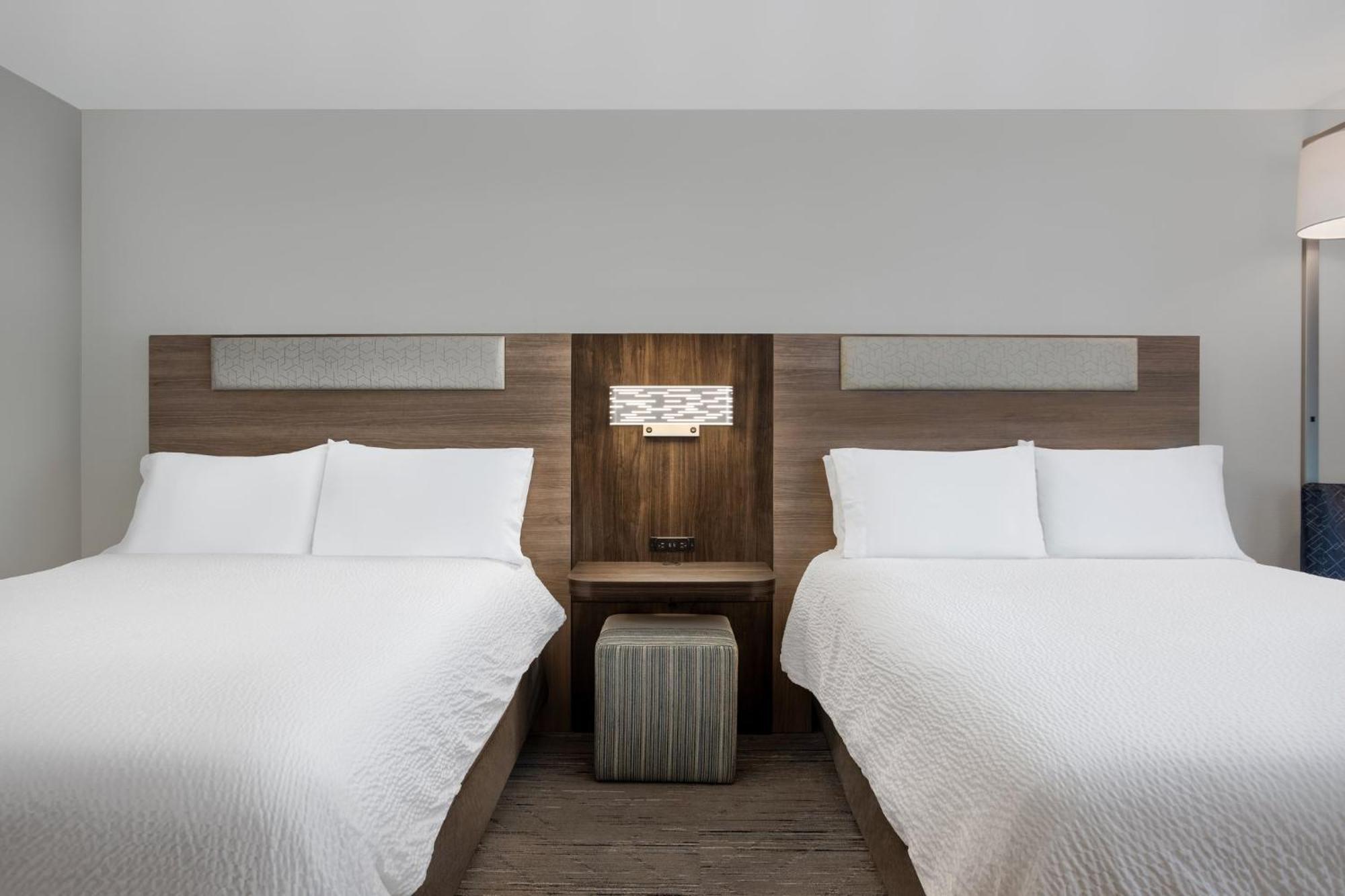 Holiday Inn Express Hotel & Suites Terre Haute By Ihg Екстер'єр фото