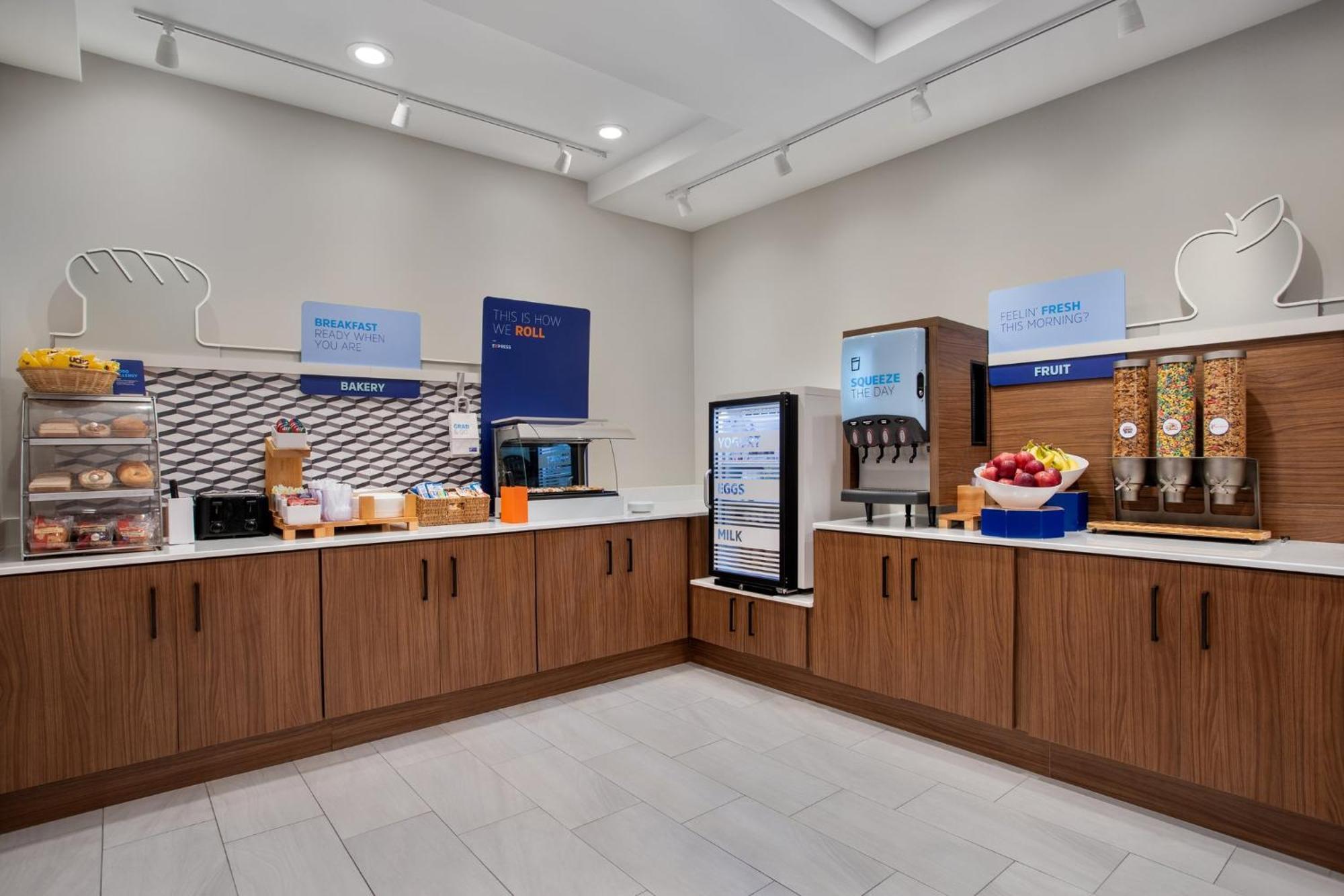Holiday Inn Express Hotel & Suites Terre Haute By Ihg Екстер'єр фото