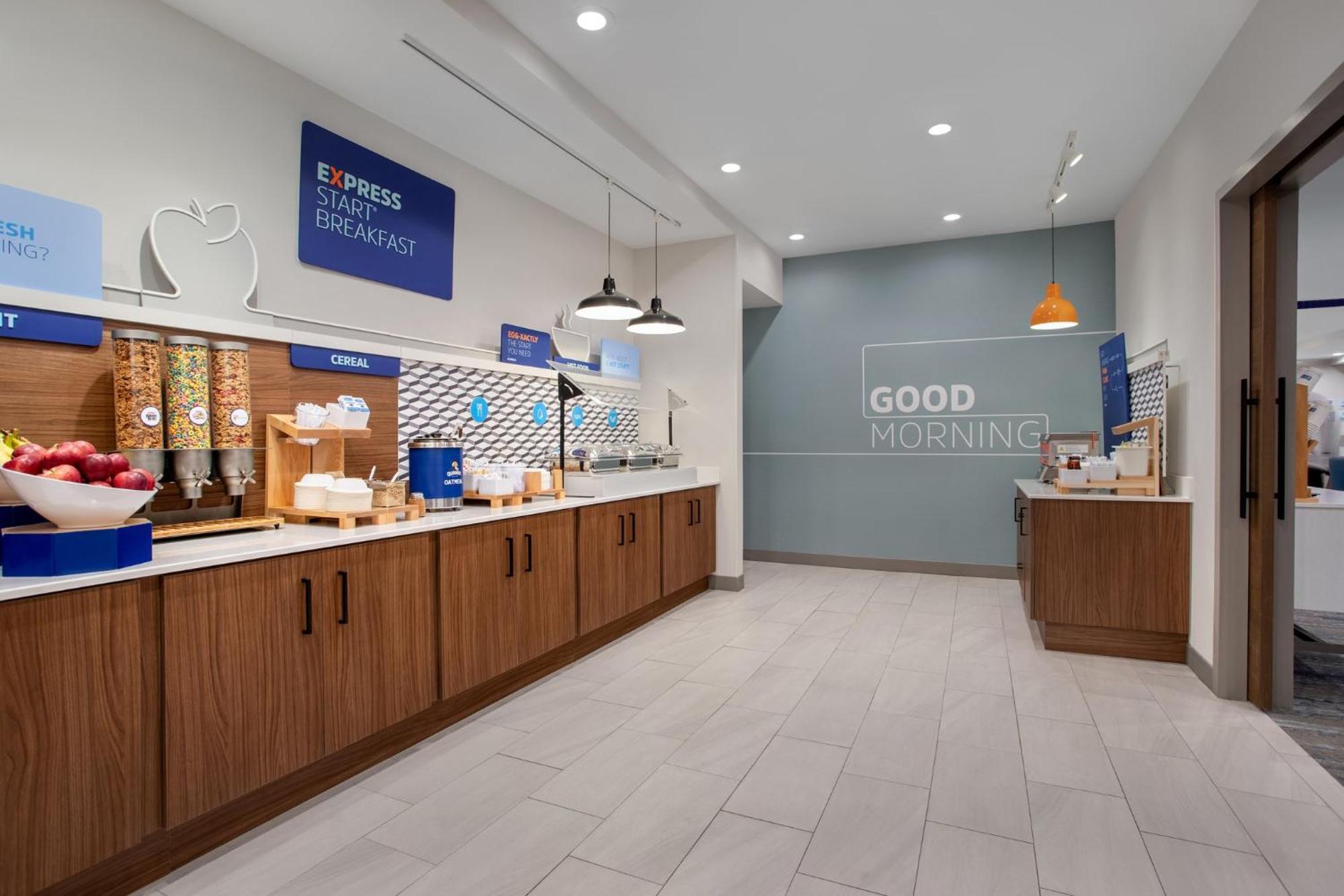 Holiday Inn Express Hotel & Suites Terre Haute By Ihg Екстер'єр фото