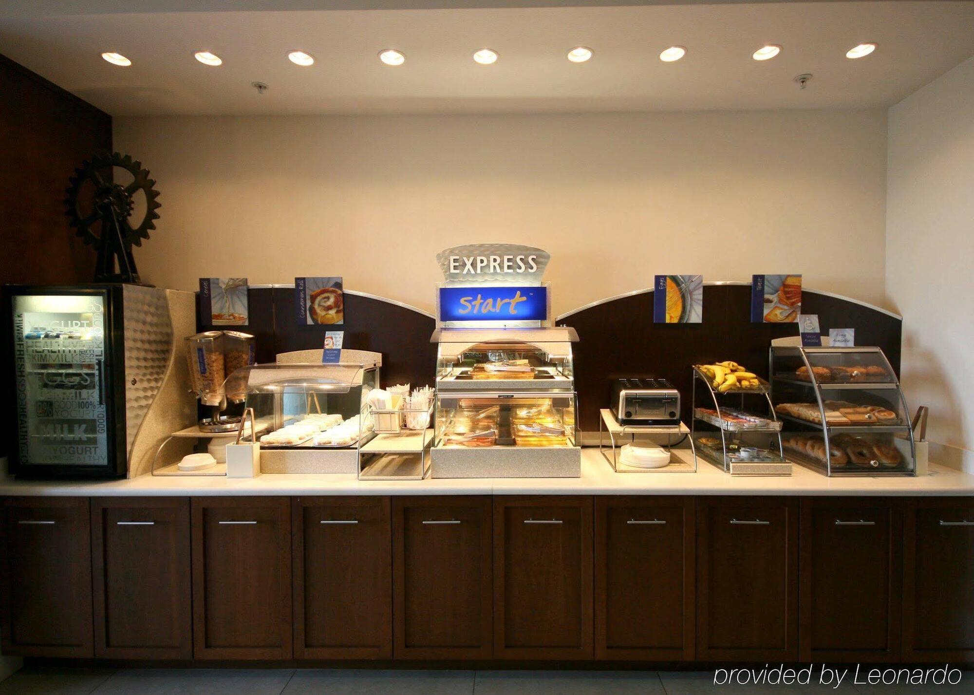 Holiday Inn Express Hotel & Suites Terre Haute By Ihg Екстер'єр фото