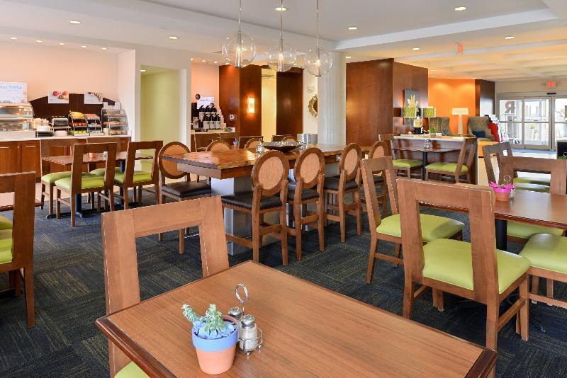 Holiday Inn Express Hotel & Suites Terre Haute By Ihg Екстер'єр фото